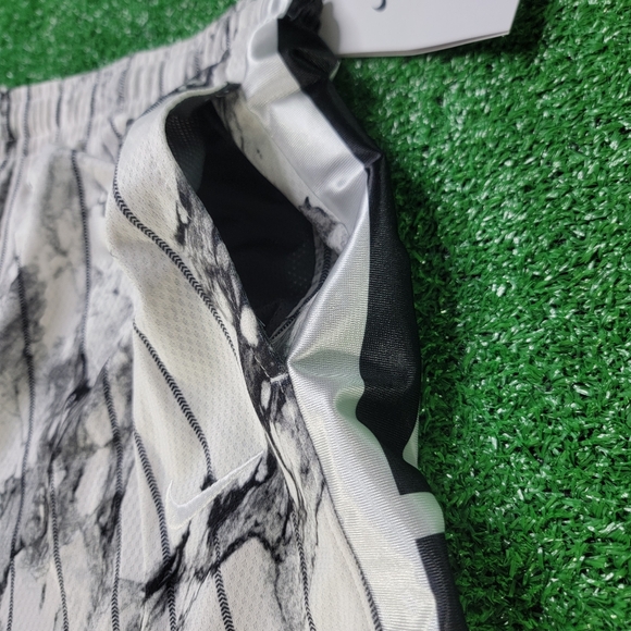 Nike Dri Fit Elite Boy's Basketball Shorts Size XL White Black Smoke Print New - Picture 3 of 11